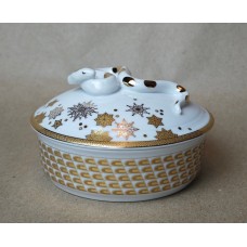 Toilet box by Kruglaya, 