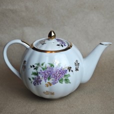 Teapot and milk jug, 1967, Grade 3, in excellent condition.