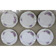 Dessert/pastry plates from the beloved Syreni Dulevo service with a wavy edge, gold highlights.